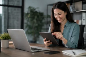  Focused-smile-in-a-modern-workspace